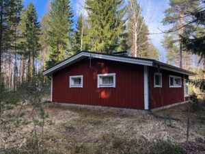 Punamullattu mökki Tammelassa